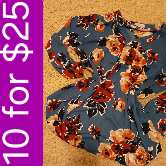 Van Heusen Tops - Van Heusen floral top